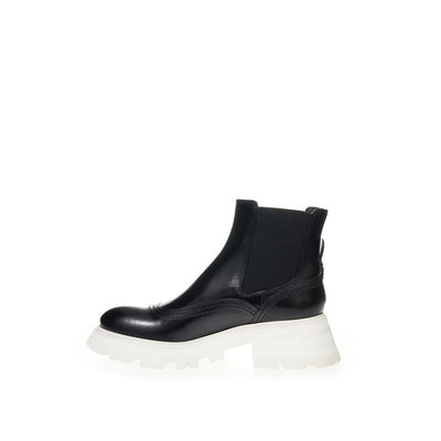 Alexander McQueen Elegant Leather Boots in Timeless Black - - - Alexander McQueen