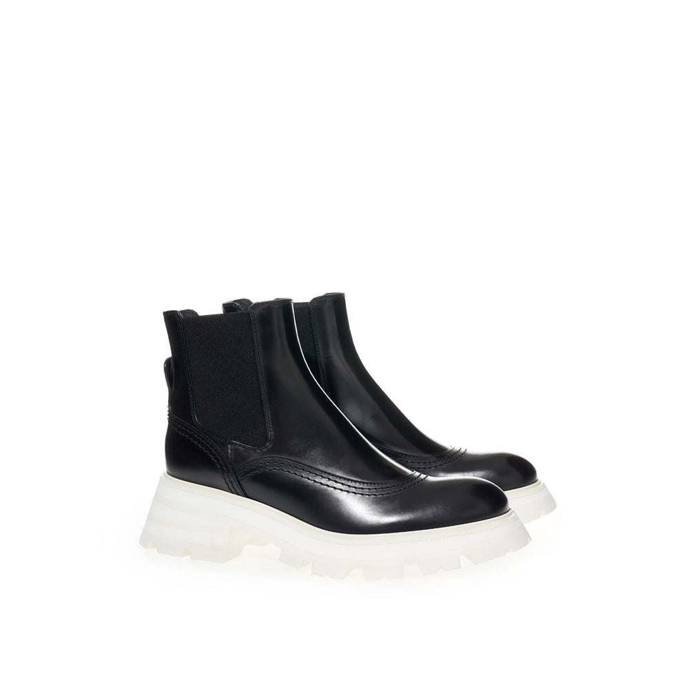 Alexander McQueen Elegant Leather Boots in Timeless Black - - - Alexander McQueen