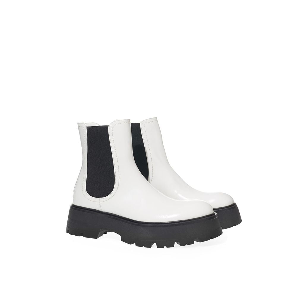 Alexander McQueen Elegant Monochrome Leather Boots - - - Alexander McQueen