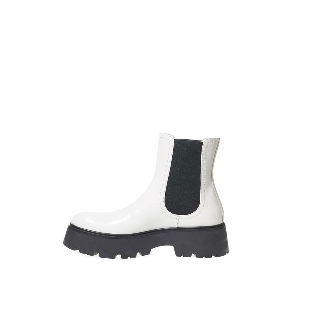 Alexander McQueen Elegant Monochrome Leather Boots - - - Alexander McQueen