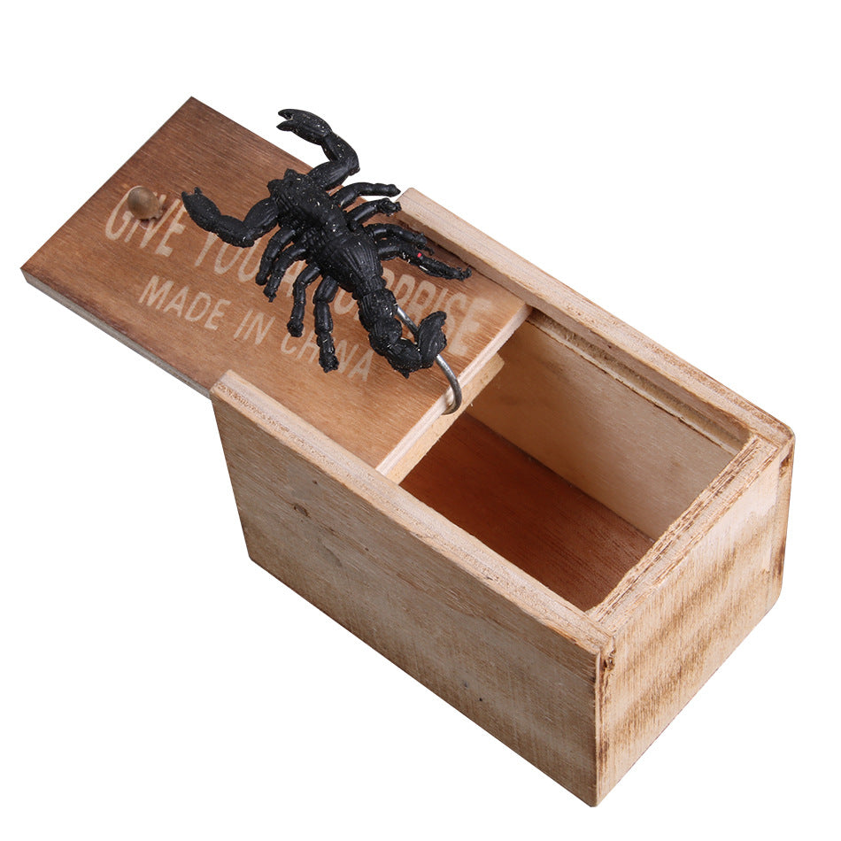 Surprise Spider Box Prank Spider Wooden Scare Box Trick Play Gift - Black random - Gift - Carvan Mart